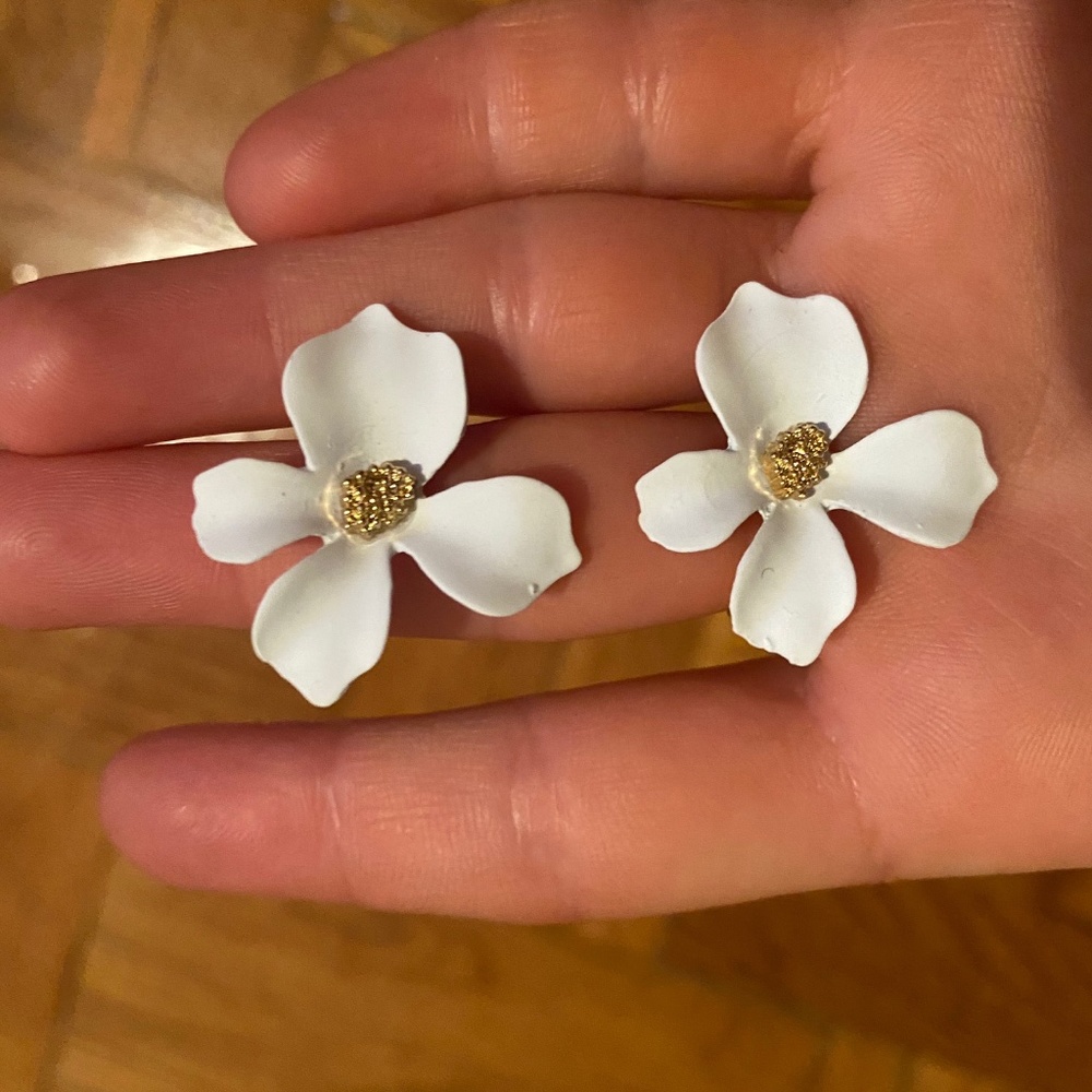 Zara white flower earrings - Picture 2 of 2